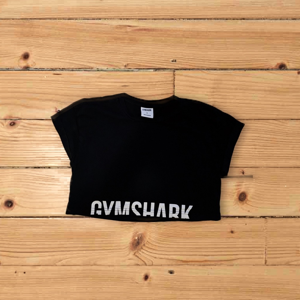 GYMSHARK BLACK crop tee